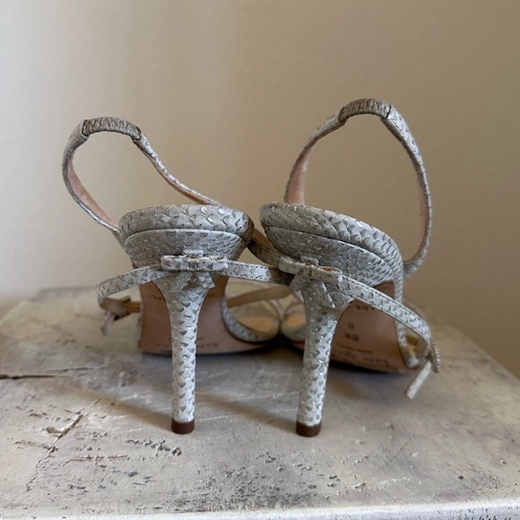Kate spade snakeskin grey silver leather strappy bow heeled sandals size 6.5 - Picture 3 of 4